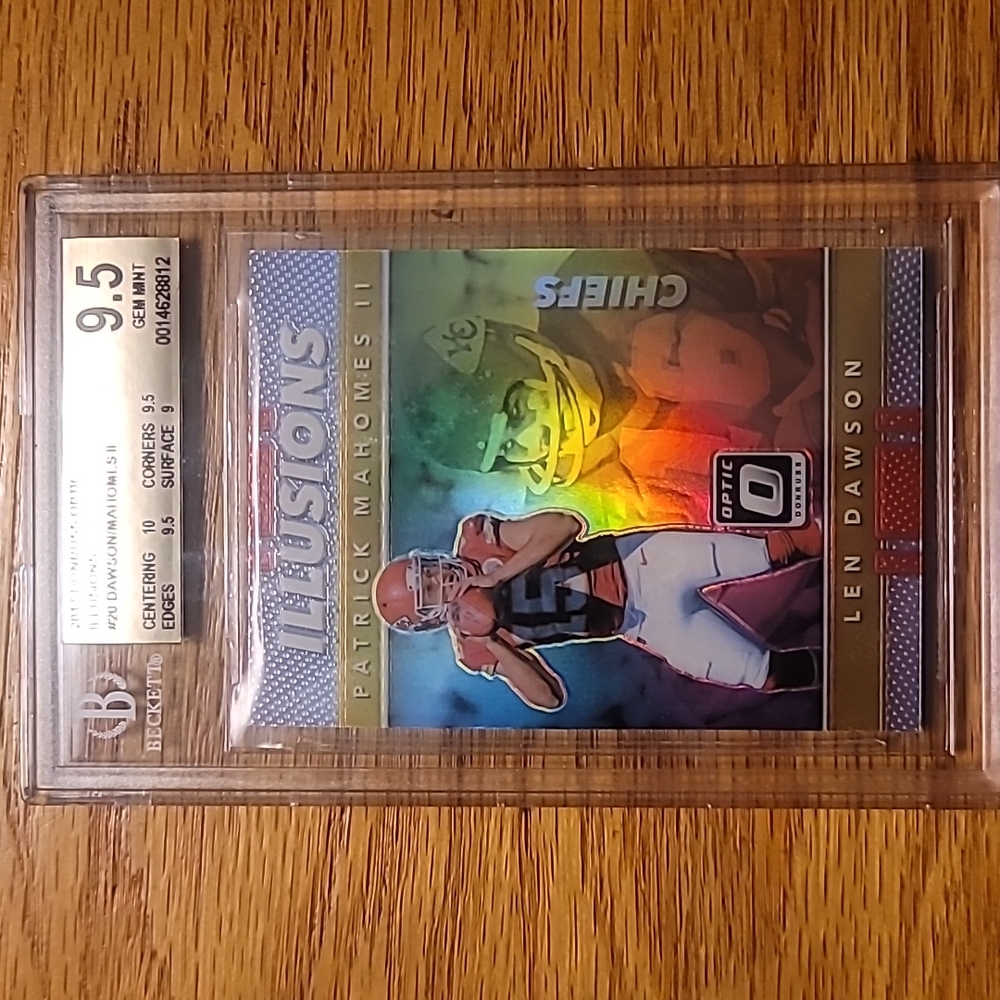2017 Patrick Mahomes Donruss Optic Illusion Rookie BECKETT Graded!!Authenticity!